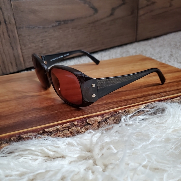 Fendi Logo Sunglasses - Picture 2 of 6